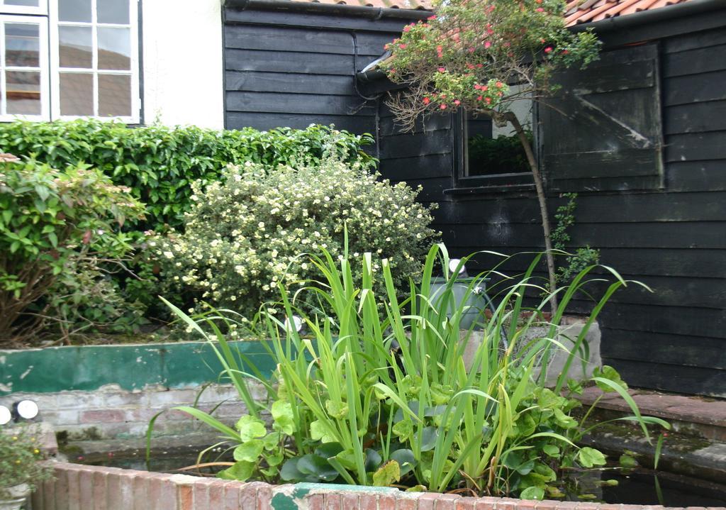 Farmhouse Inn Thaxted Exterior photo